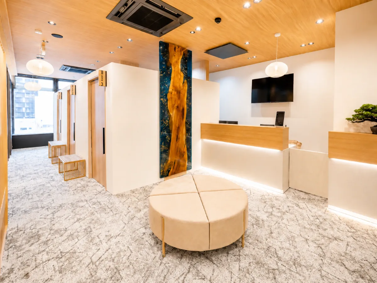 Clinic reception at Dr.coming International Clinic Osaka Namba Station